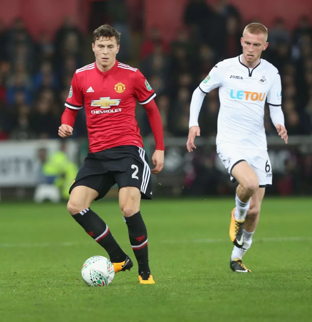 她在接发球 她在接发球